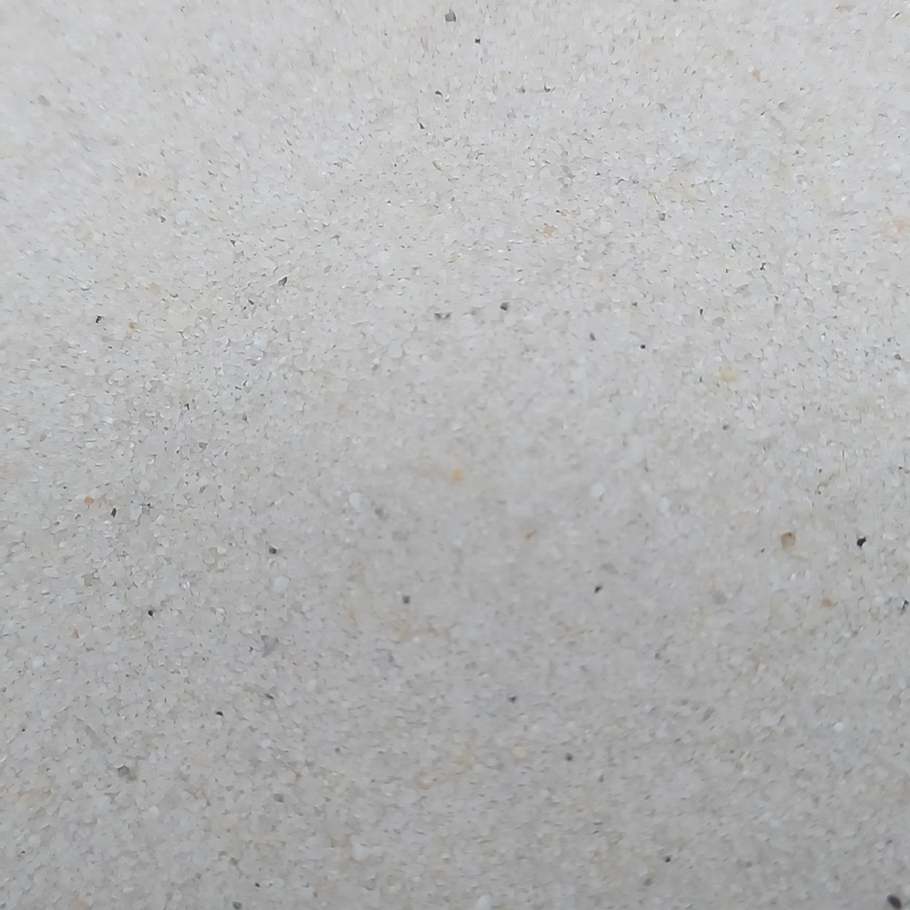 Chinchillasand Naturweiß, 0,1–0,4 mm, 20 kg: Übersicht der Sandoberfläche.