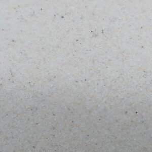 Terrariumsand Naturweiß, 0,1–0,5 mm, 25 kg: Übersicht der hellen Sandoberfläche.