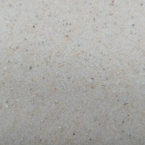 Aquariumsand Naturweiß, 0,1–0,6 mm, 25 kg: Übersicht der hellen Sandoberfläche.