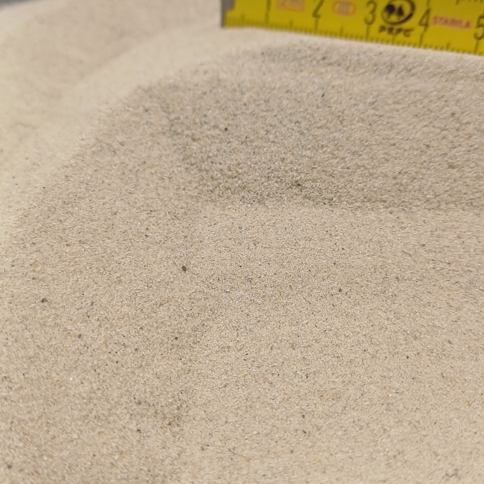 Terrariumsand Naturbeige, 0,1–0,4 mm, 25 kg: Sandwelle vor dem Maßstab.