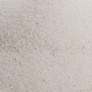 Chinchillasand Naturweiß, 0,1–0,3 mm, 16 kg: Übersicht einer hellen, leicht gewellten Sandfläche.