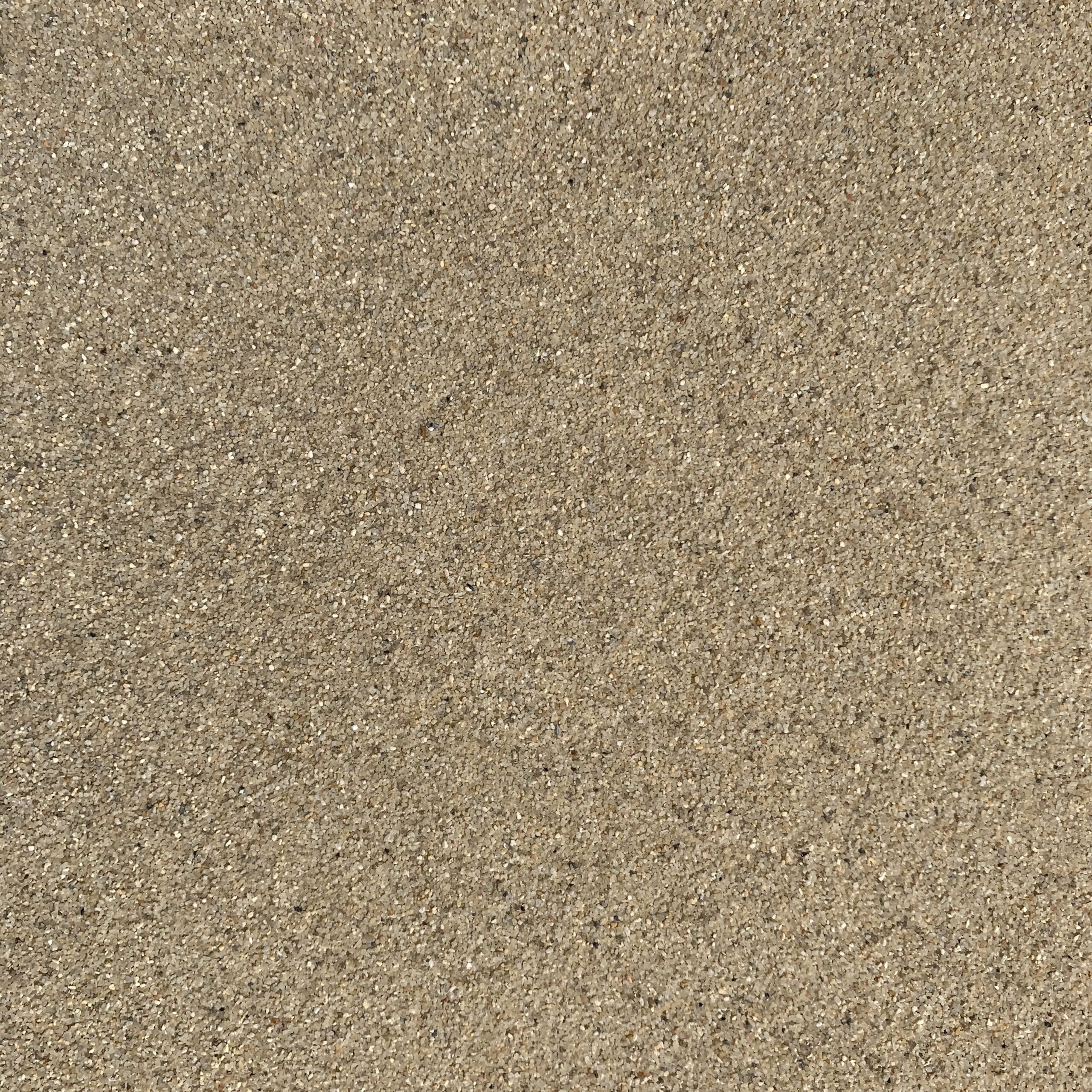 Naturbeiger Quarzsand, Körnung 0,3–0,8 mm: Nahaufnahme der Kornoberfläche.