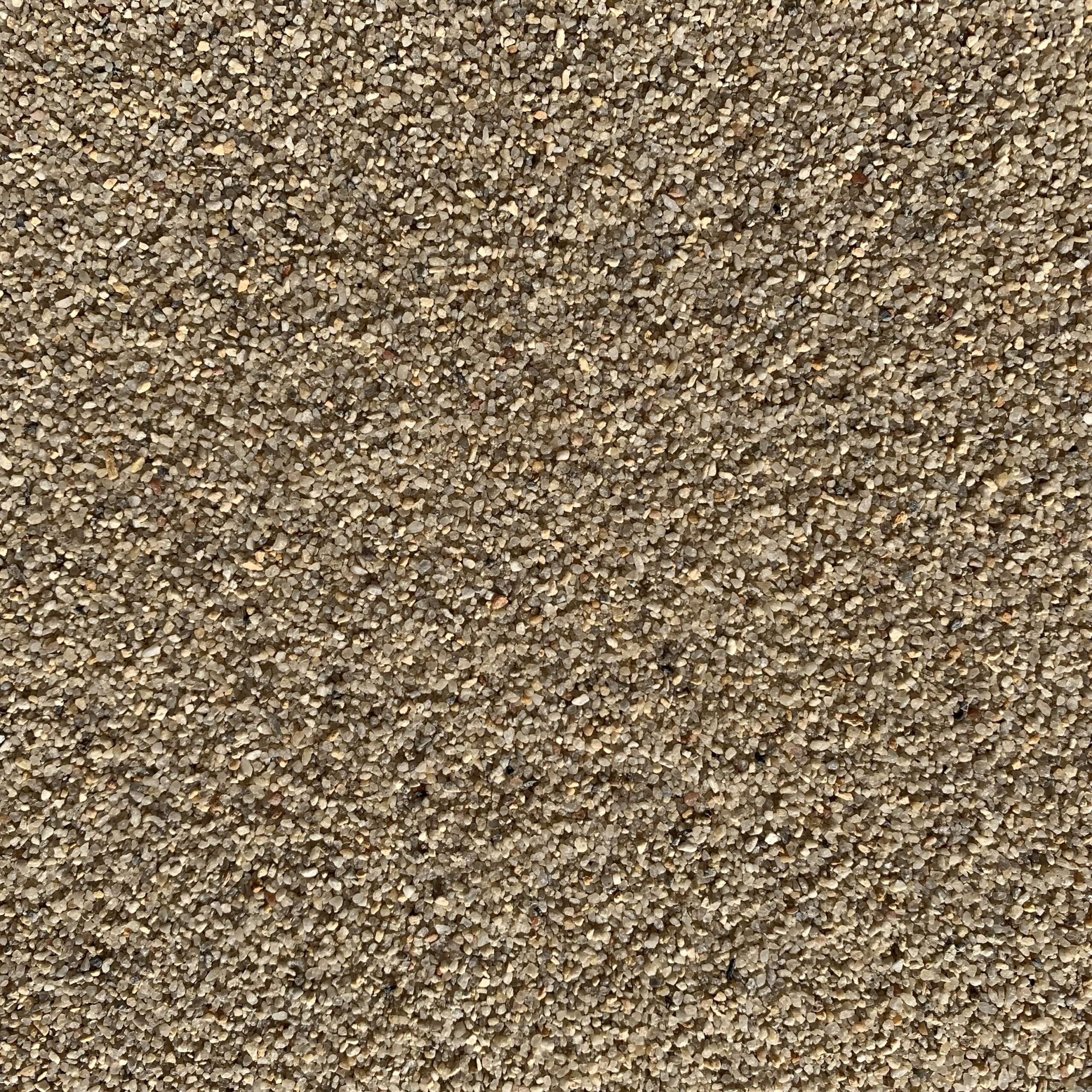 Naturbeiger Quarzsand, Körnung 0,5–1,6 mm: Nahaufnahme der Kornoberfläche.