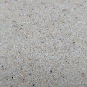 Aquariumsand naturweiß 0,4–0,8 mm, 25 kg – echte Nahaufnahme der Kornstruktur.